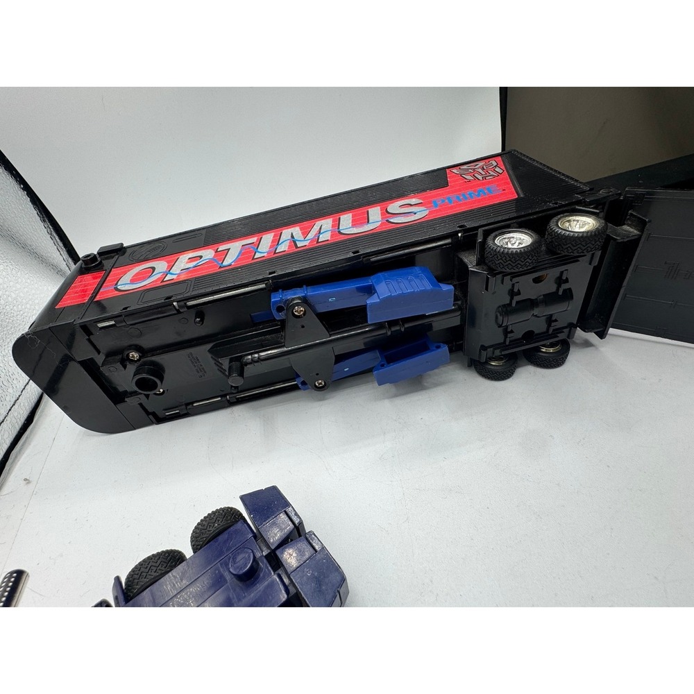 VTG 1992 Transformers G2 Optimus Prime Action Figure Truck/Trailer Hasbro - READ - Picture 14 of 16